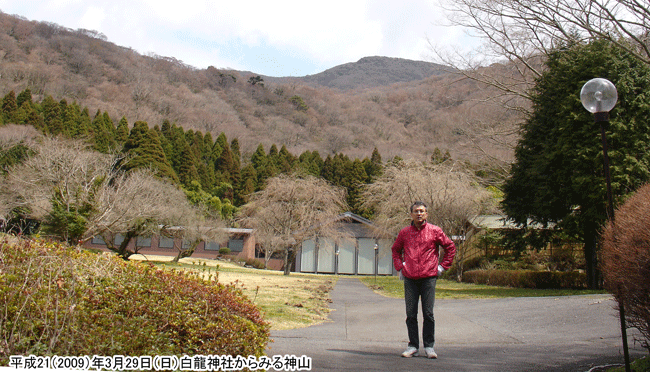 �_�R���ʂ�w�i�ɂ��ċL�O�ʐ^