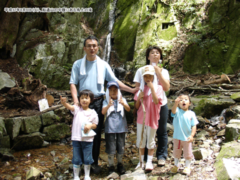 �D�ʎR�̒����ɂ��钹��̑�