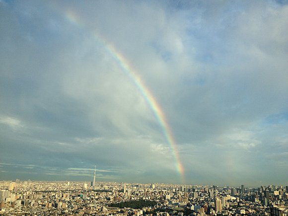 東京池袋から見える虹